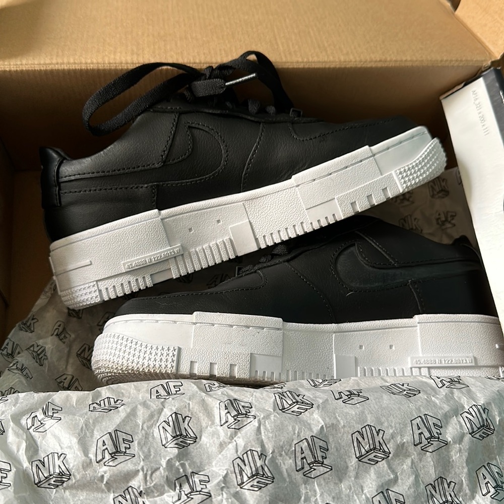 Nike AF1 Pixel